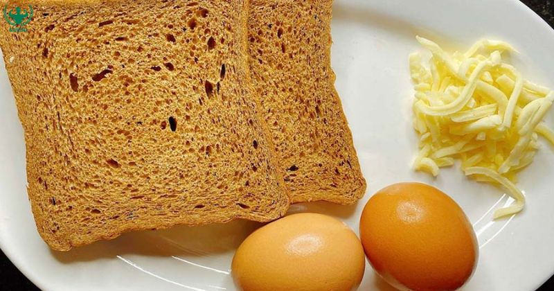 Bánh mì nguyên cám + trứng luộc
