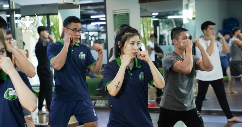 Học viên luyện rèn võ nghệ
