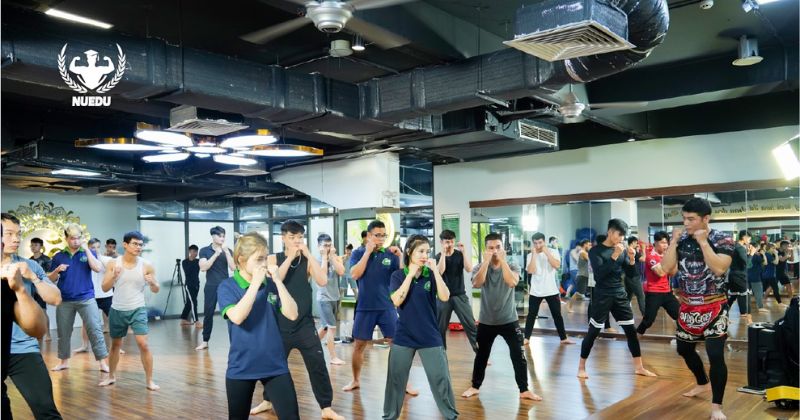 Học viên luyện võ