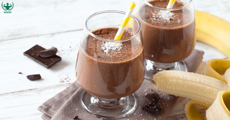 Sữa chocolate ít béo hoặc sinh tố whey + chuối